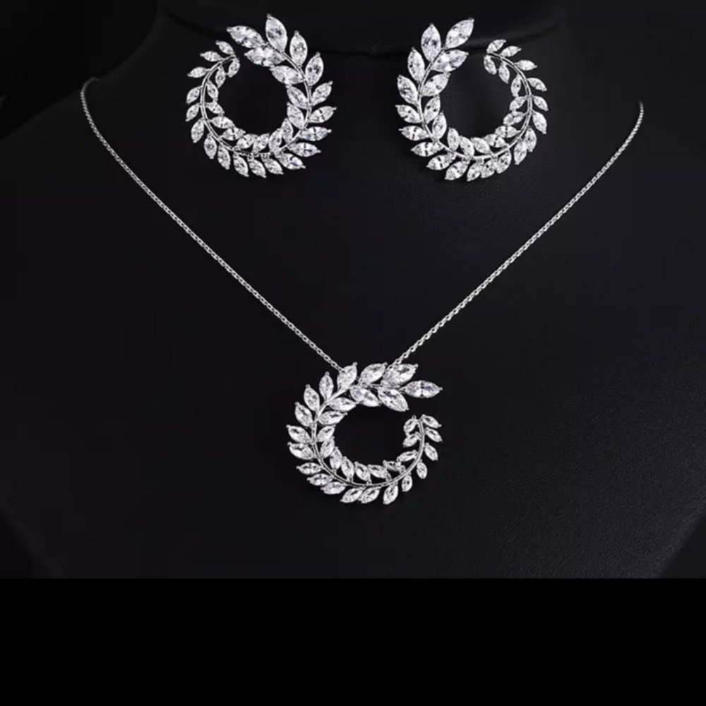 M - Swarovski Crystal Elements Set - image 1